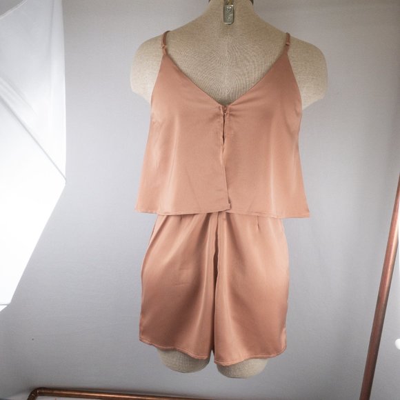 Missguided Women's 4 Small Romper Peach Pink Shorts Spaghetti Strap Satin NEW - Picture 2 of 4